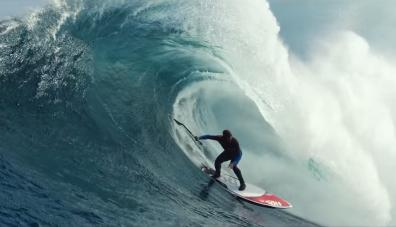 Kyron Rathbone se divertindo com o SUP Surf